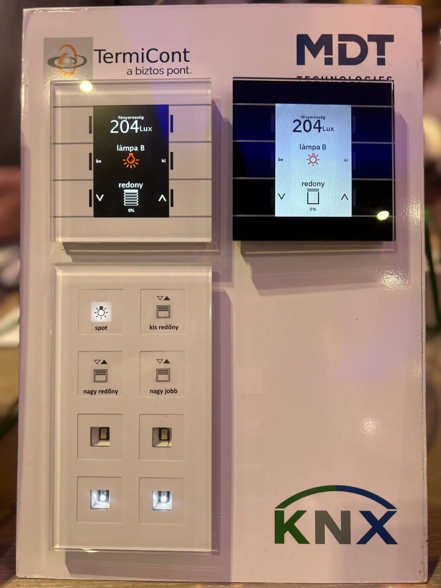MDT és TermiCont KNX vezérlőpanelek bemutató tablója